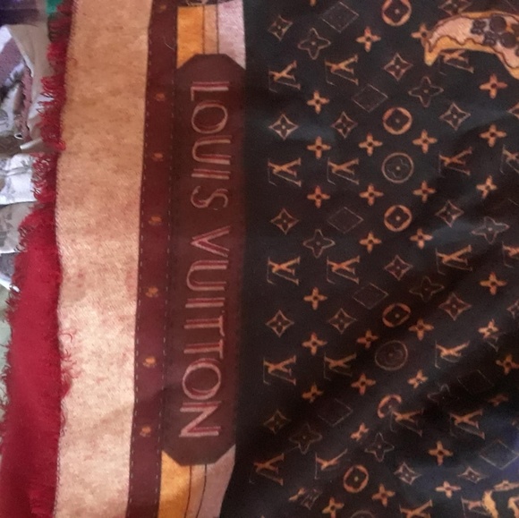 Louis Vuitton oversized wrap - Picture 1 of 2